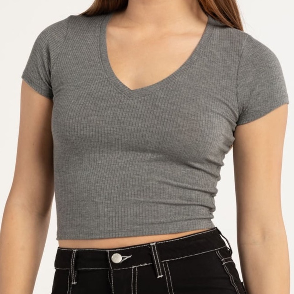 Tilly’s V-neck Rib Women’s Tee